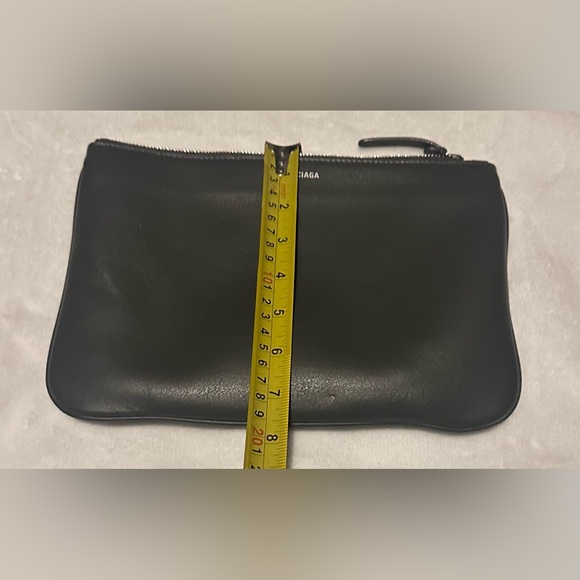AUTHENTIC BALENCIAGA LEATHER CLUTCH. - Picture 6 of 6